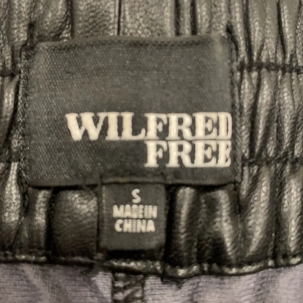 Wilfred Free faux leather shorts - Picture 4 of 7